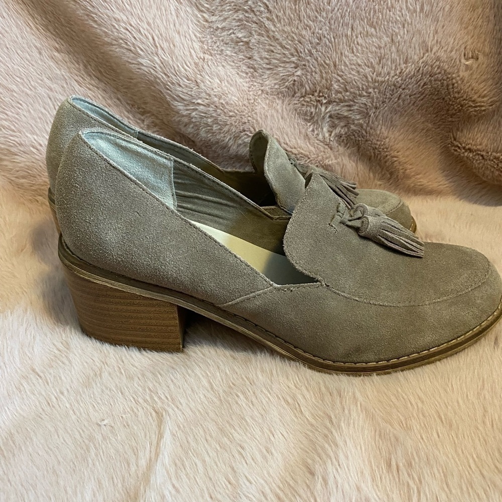 Seychelles descent taupe suede chunky heel tasseled loafer 9.5